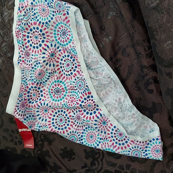 Multi-colored Pinwheel Print Panties - Picture 2 of 6